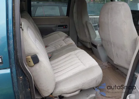 1994 GMC Suburban K1500 из США, поврежденный, VIN 1GKFK16K9RJ752200